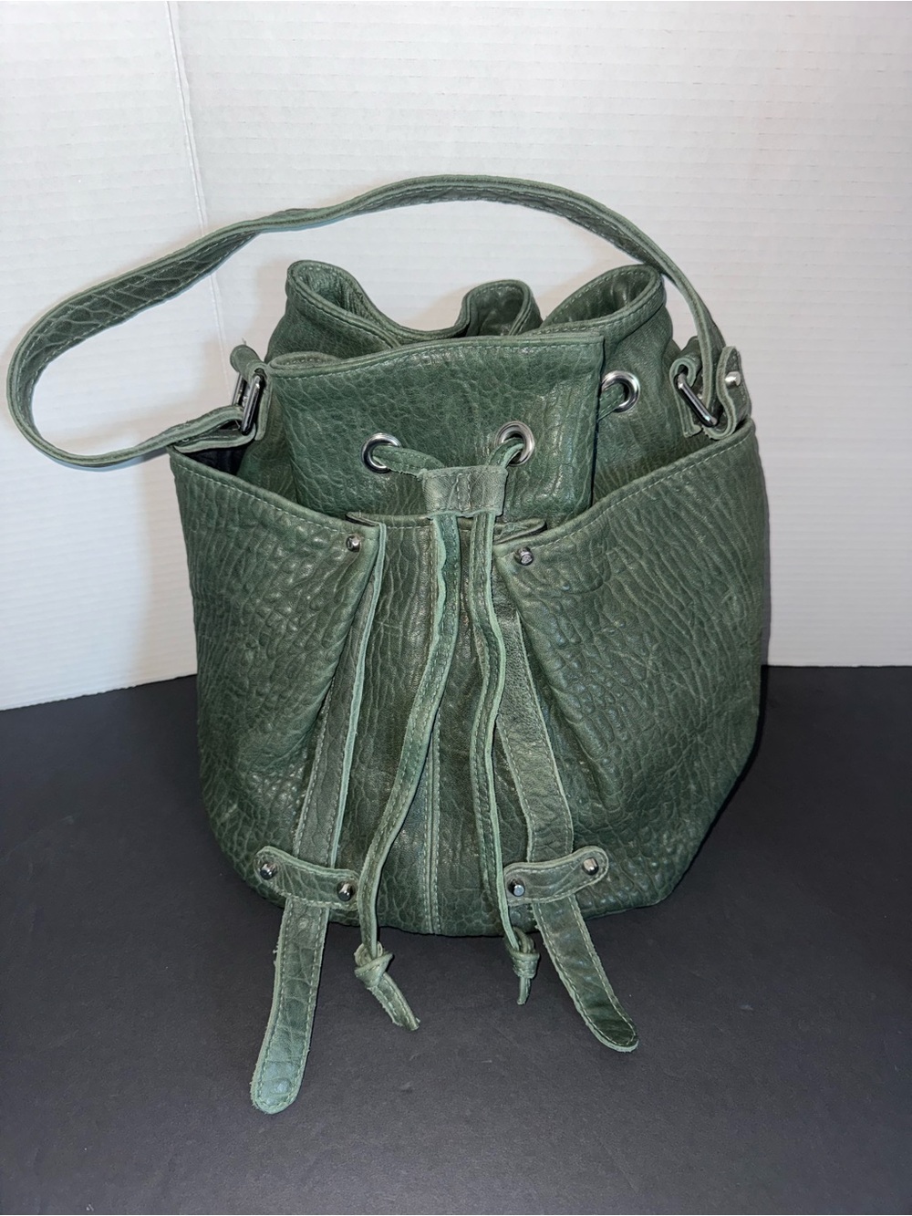 TYLIE MALIBU Green Leather Stud Bucket Hobo Shoulder Rare Bag Y2K VTG Designer
